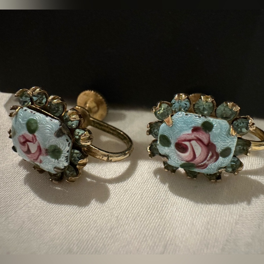 GORGEOUS Hand Painted Earrings 🌺